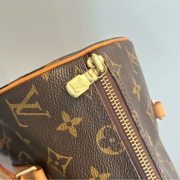 Louis Vuitton Monogram Canvas Shoulder Bag - Picture 9 of 13